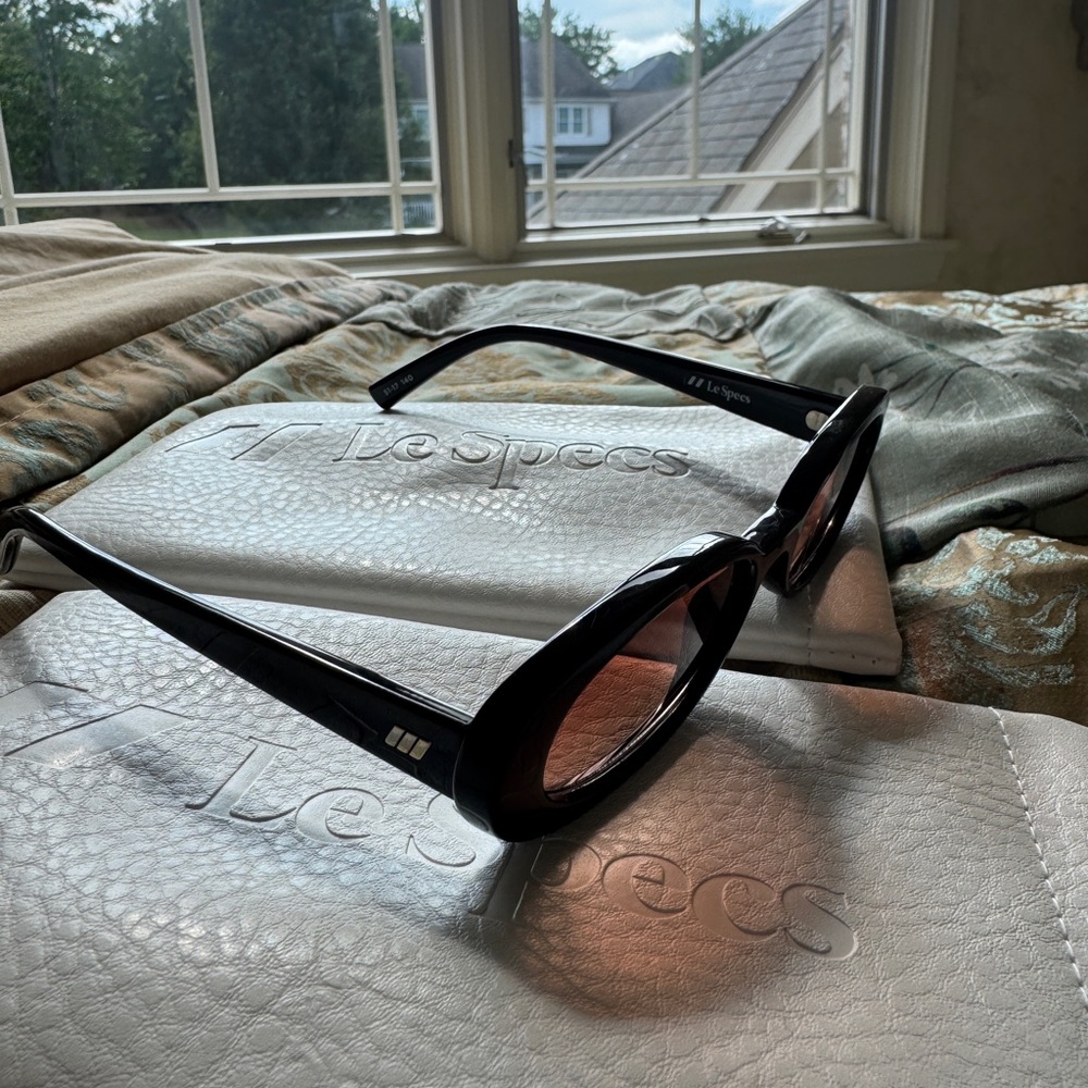 Le Specs - Outta Love - Picture 8 of 8